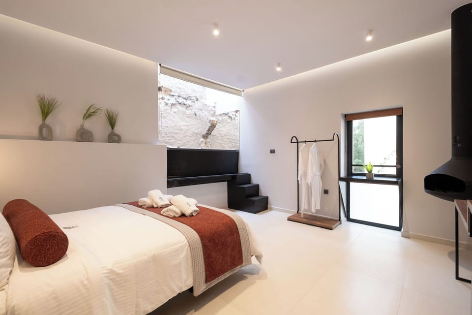 Deluxe Room | Street view