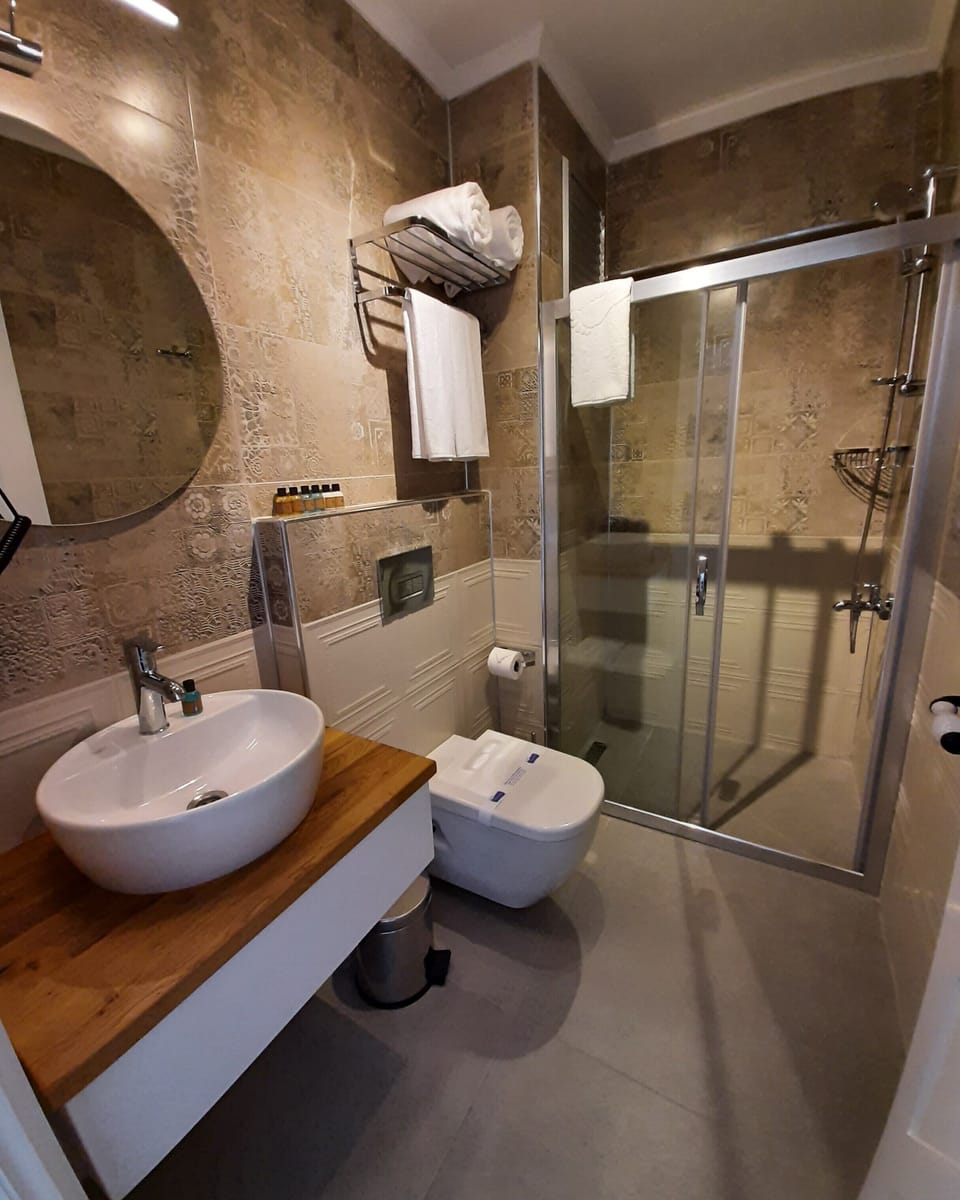 Superior Room, Non Smoking, Garden View | Bathroom | Shower, hair dryer, towels, soap
