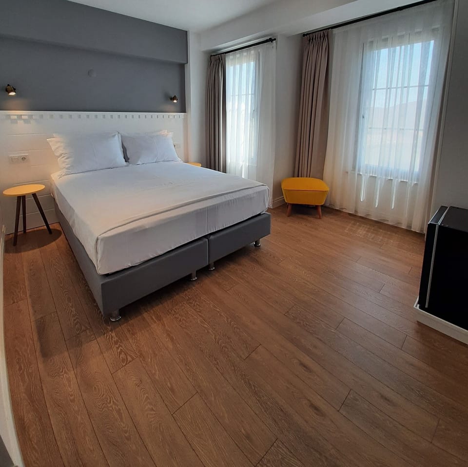 Superior Room, Non Smoking, Garden View | Minibar