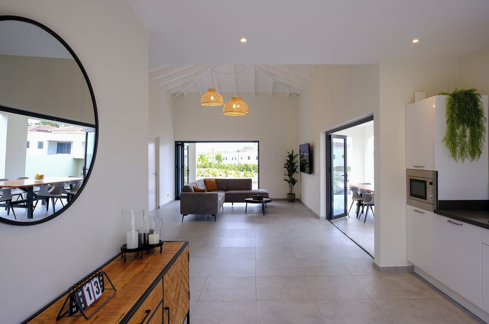 House, 2 Bedrooms, Smoking, Private Pool | Living room
