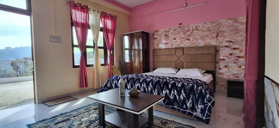 Laptop workspace, iron/ironing board, free WiFi