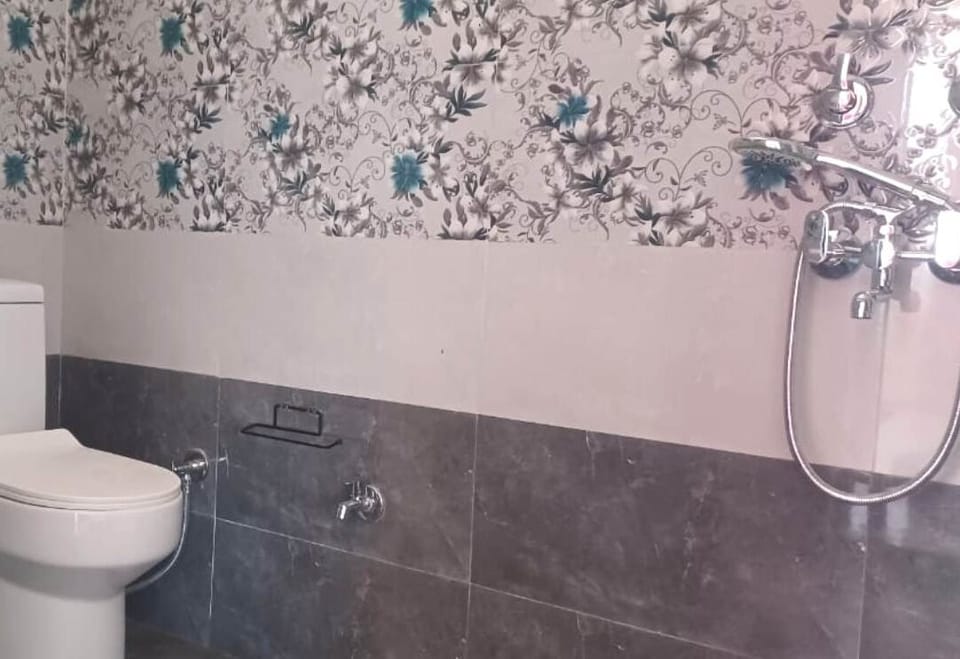 Classic Single Room, Mountain View | Bathroom | Shower, slippers, soap, shampoo