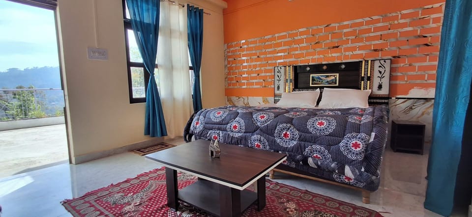 Classic Single Room, Mountain View | Laptop workspace, iron/ironing board, free WiFi