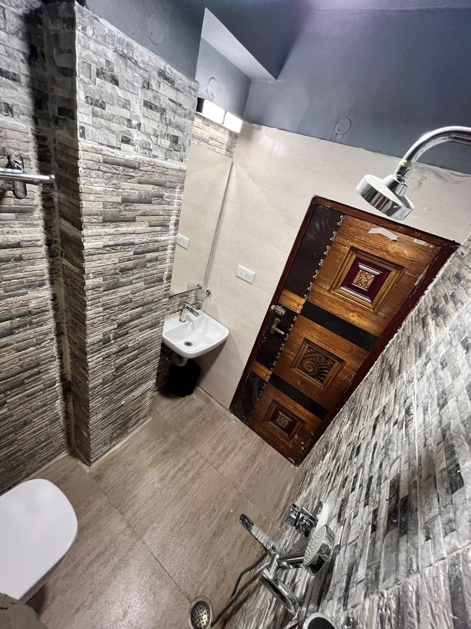 Comfort Double Room | Bathroom | Shower, towels, soap, toilet paper