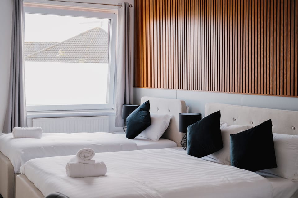 Deluxe Double or Twin Room | In-room safe, desk, laptop workspace, soundproofing