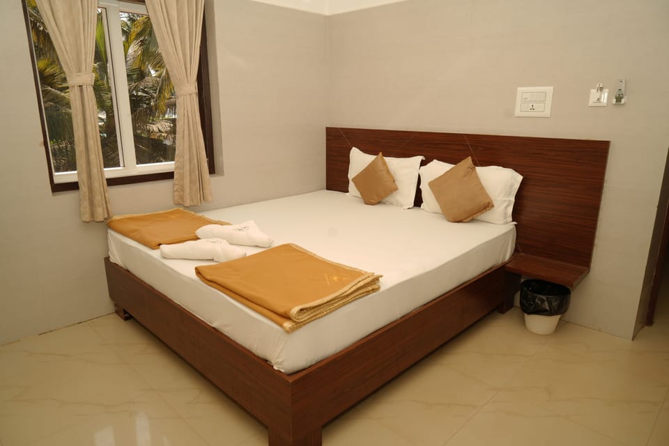 Deluxe Double Room, Sea View | Free WiFi, bed sheets