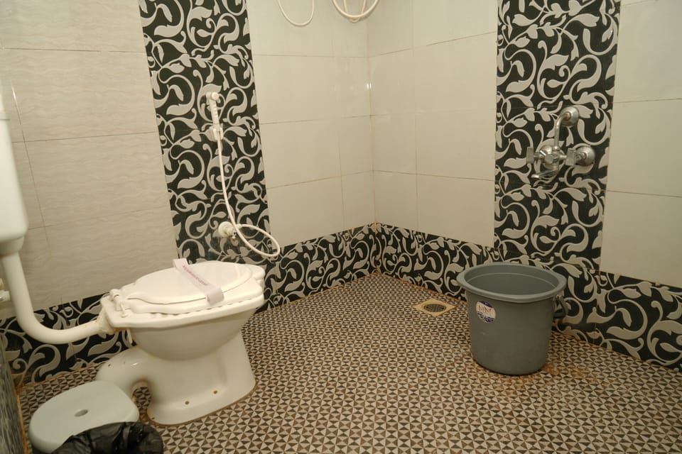Deluxe Double Room, Sea View | Bathroom | Free toiletries, towels, soap, shampoo