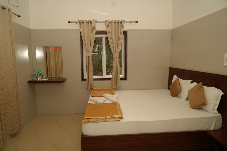 Deluxe Double Room, Sea View | Free WiFi, bed sheets