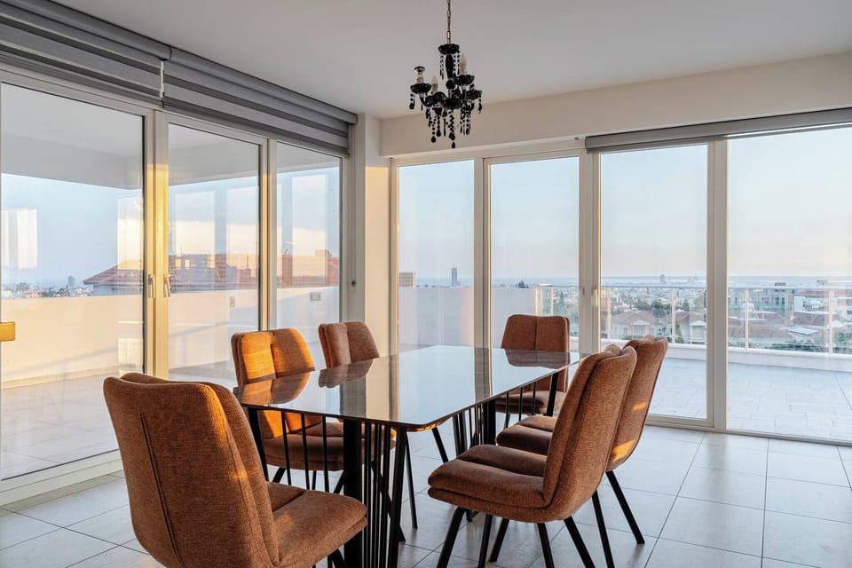 Apartment, 3 Bedrooms, Accessible, Smoking | Dining room