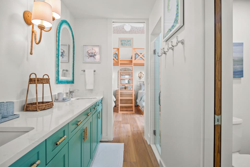 1st Floor, Shared Bunk Bathroom