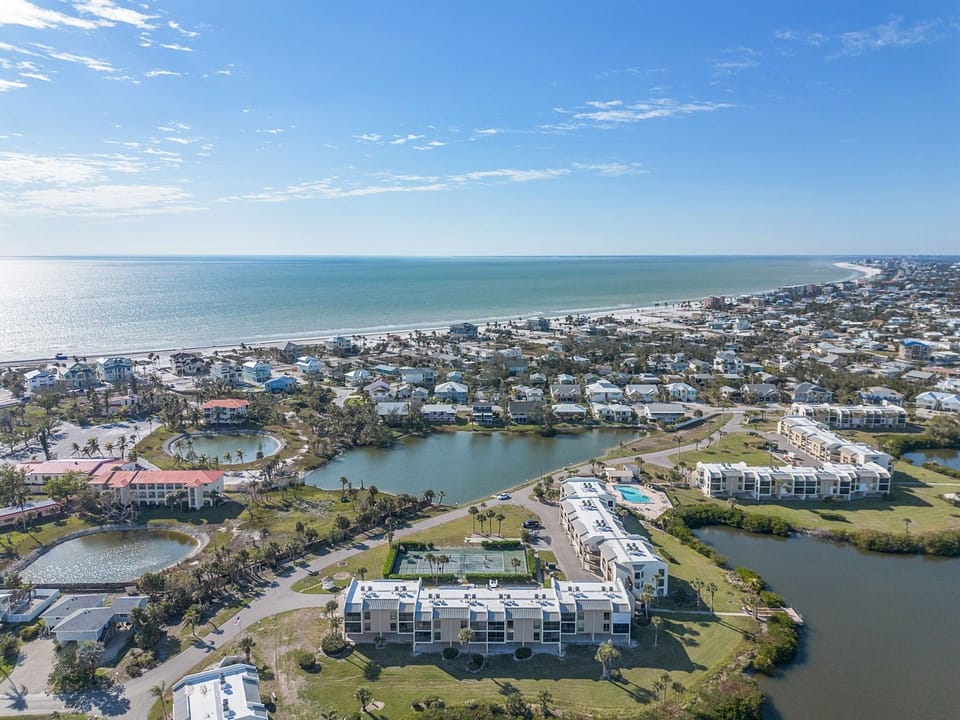 Condo, 2 Bedrooms | Aerial view
