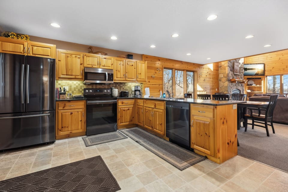 Villa #12 - 4 Bedrooms, 3.5 Bathrooms | Private kitchenette | Fridge, microwave, oven, stovetop
