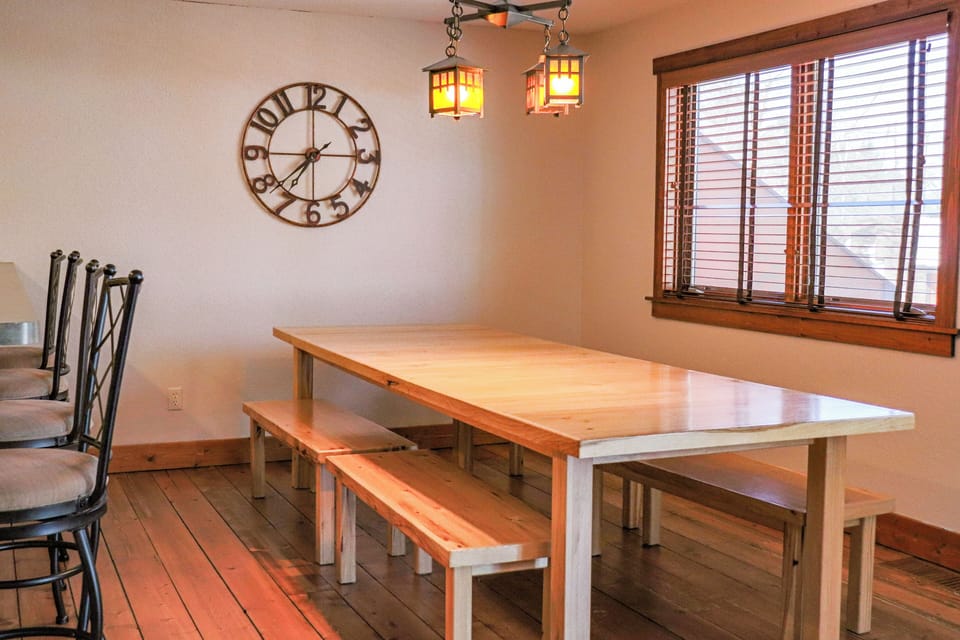 Presidential Suite | Private kitchen | Microwave, coffee/tea maker
