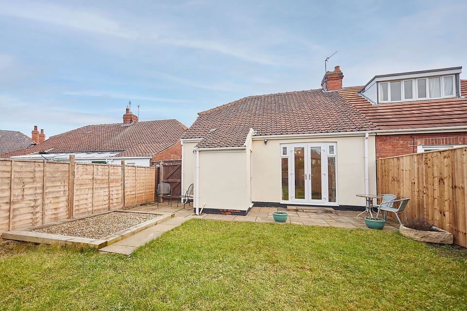 Wardman Crescent, Redcar - Host & Stay