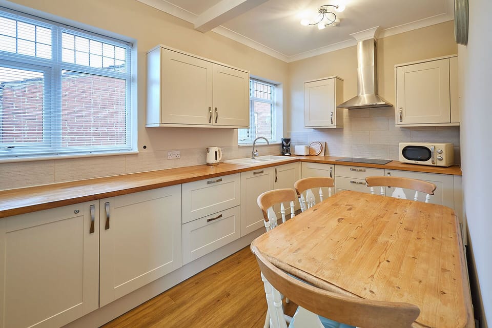 Wardman Crescent, Redcar - Host & Stay