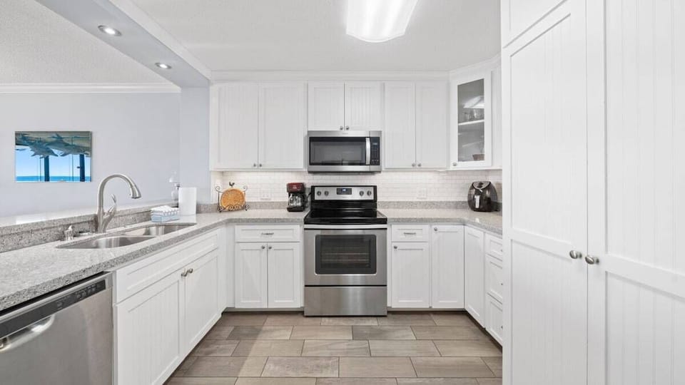Fully equipped kitchen.