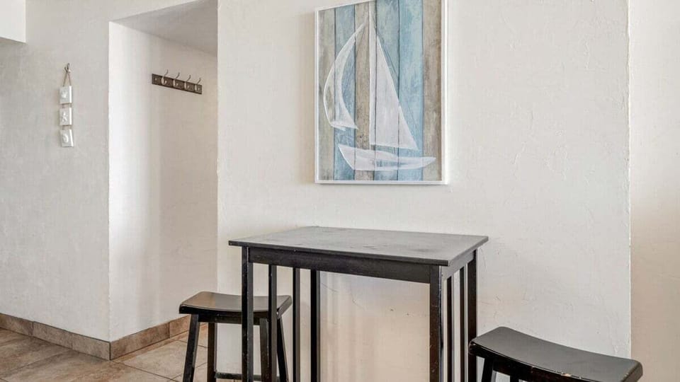 Extra seating for 3 in the living room