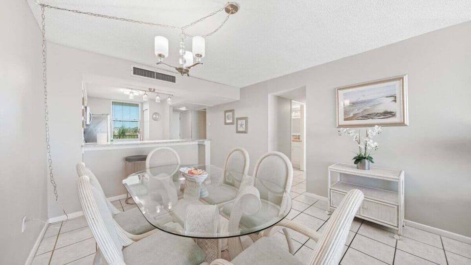 Open living room/dining area - perfect for entertaining