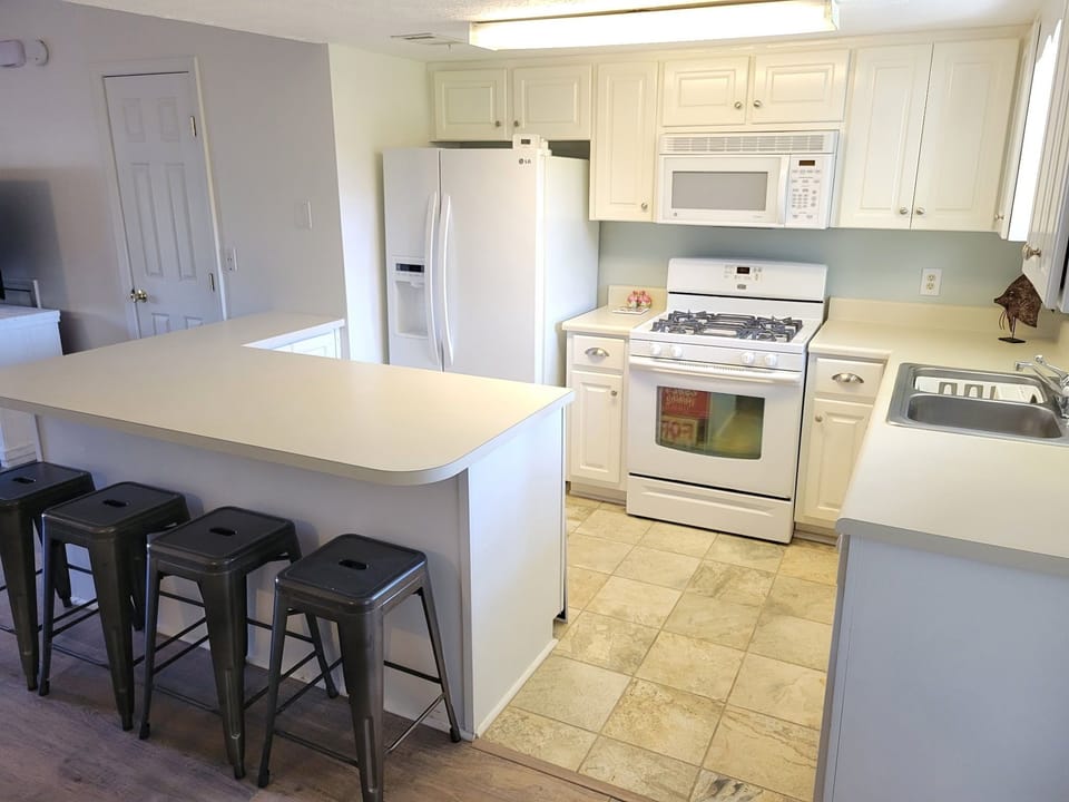 Kitchen/Bar