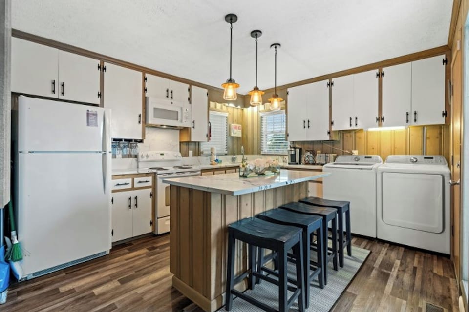 A fully stocked kitchen makes meal preparation a breeze.
