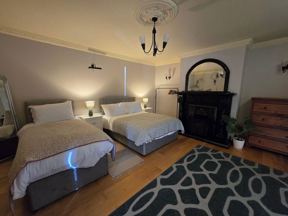 House | 5 bedrooms, free WiFi, bed sheets