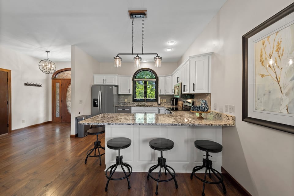 Breakfast bar and kitchen
