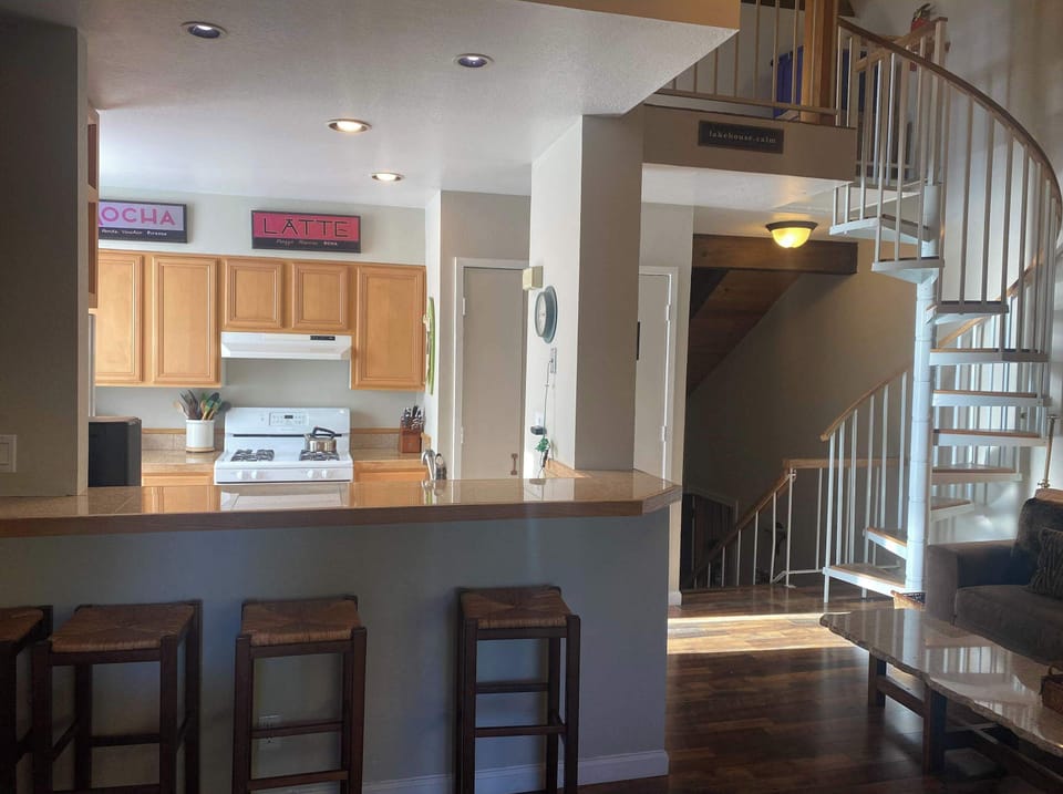 Fully equipped kitchen w/ toaster, drip coffee maker, slow cooker, blender, spices, and more!