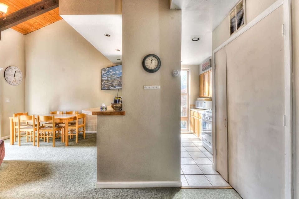 Fully equipped kitchen w/ toaster, drip coffee maker, slow cooker, blender, spices, and more!