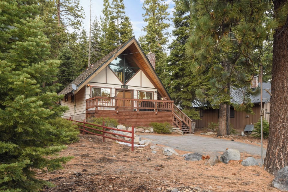 1.5 miles from the pet friendly Carnelian West Beach