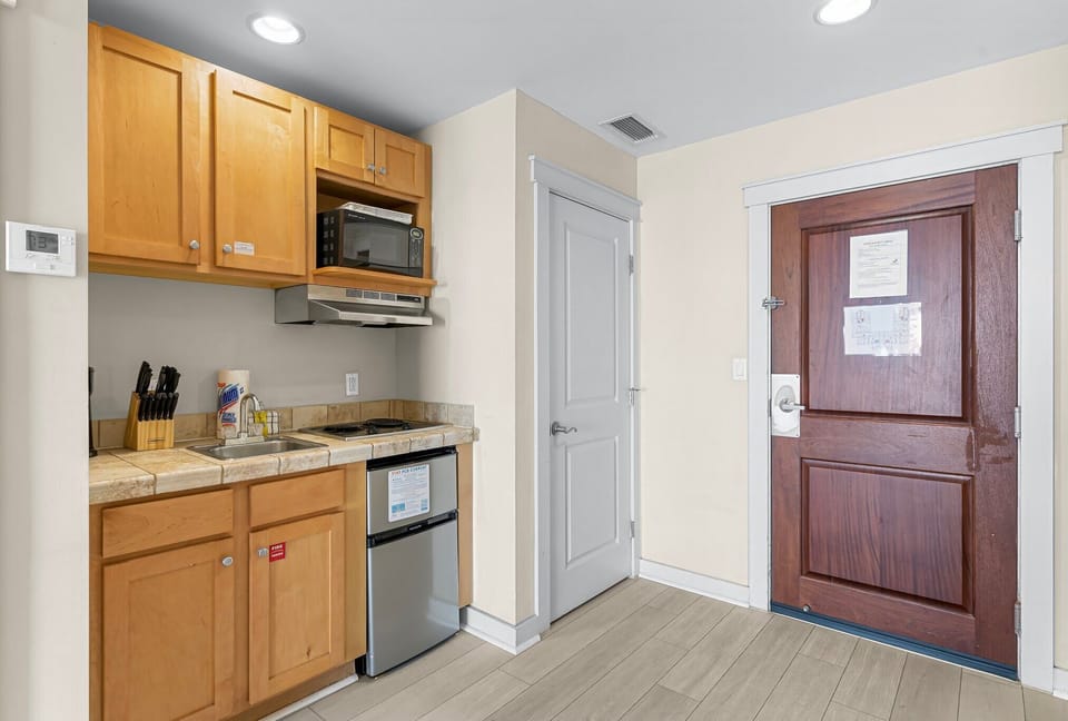 3-15100 Front Beach Rd 1220-1