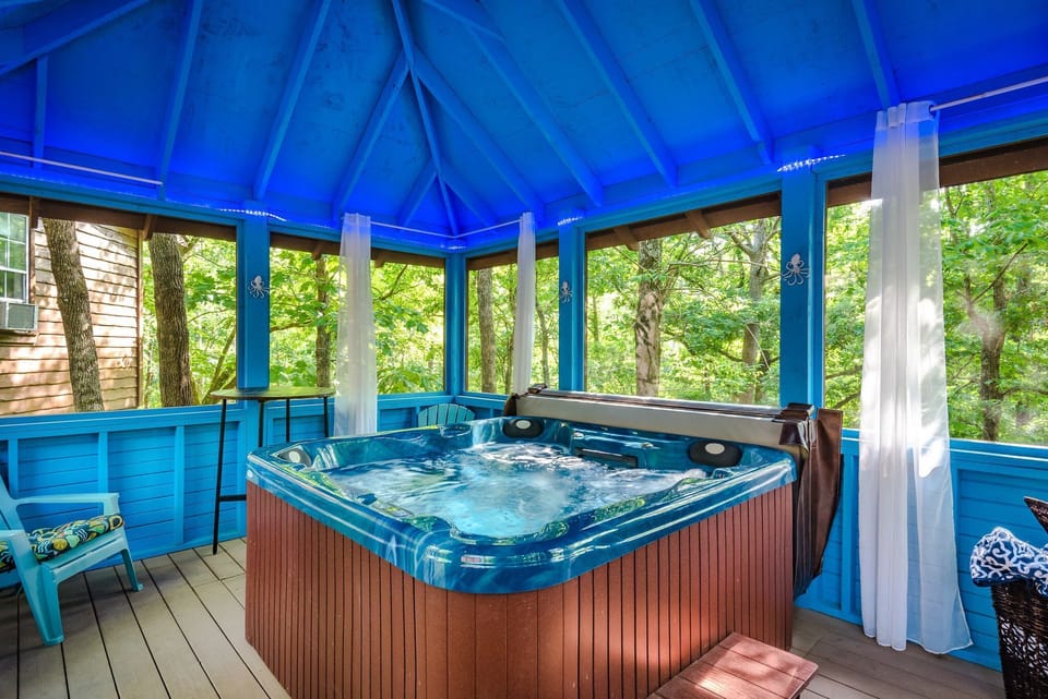 Indoor spa tub