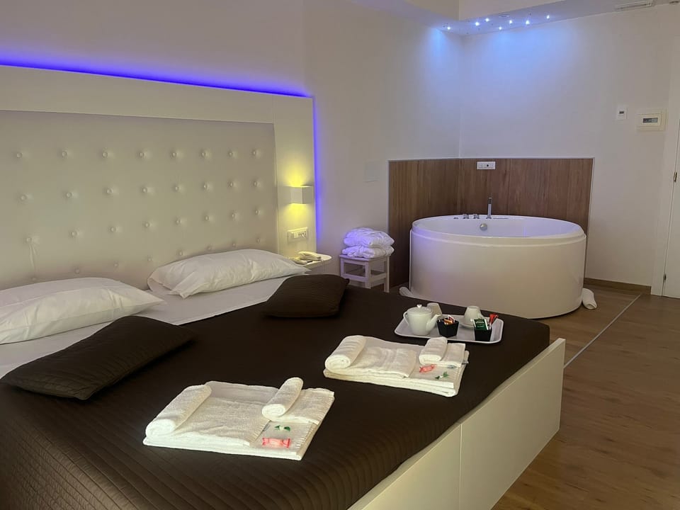 Superior Suite | Memory foam beds, in-room safe, desk, laptop workspace