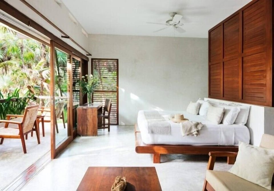 Deluxe Suite, Balcony, Beach View | Free WiFi, bed sheets