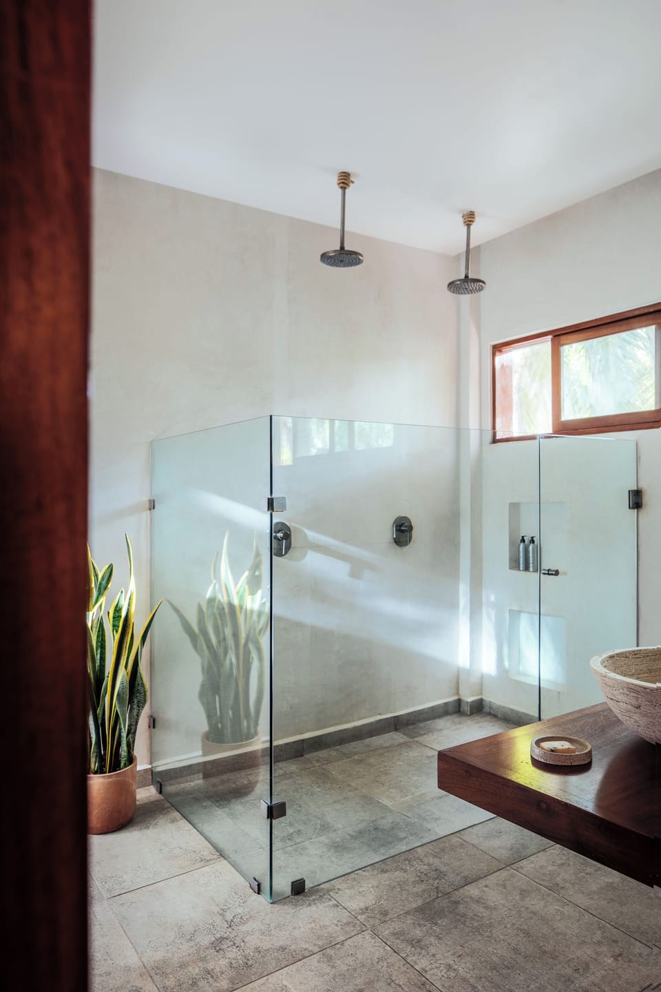 Deluxe Suite, Balcony, Beach View | Bathroom | Towels, soap, shampoo, toilet paper