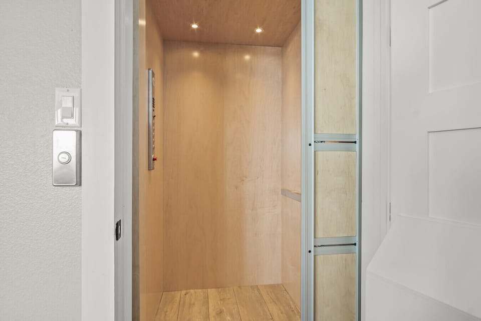 Private elevator, easy access