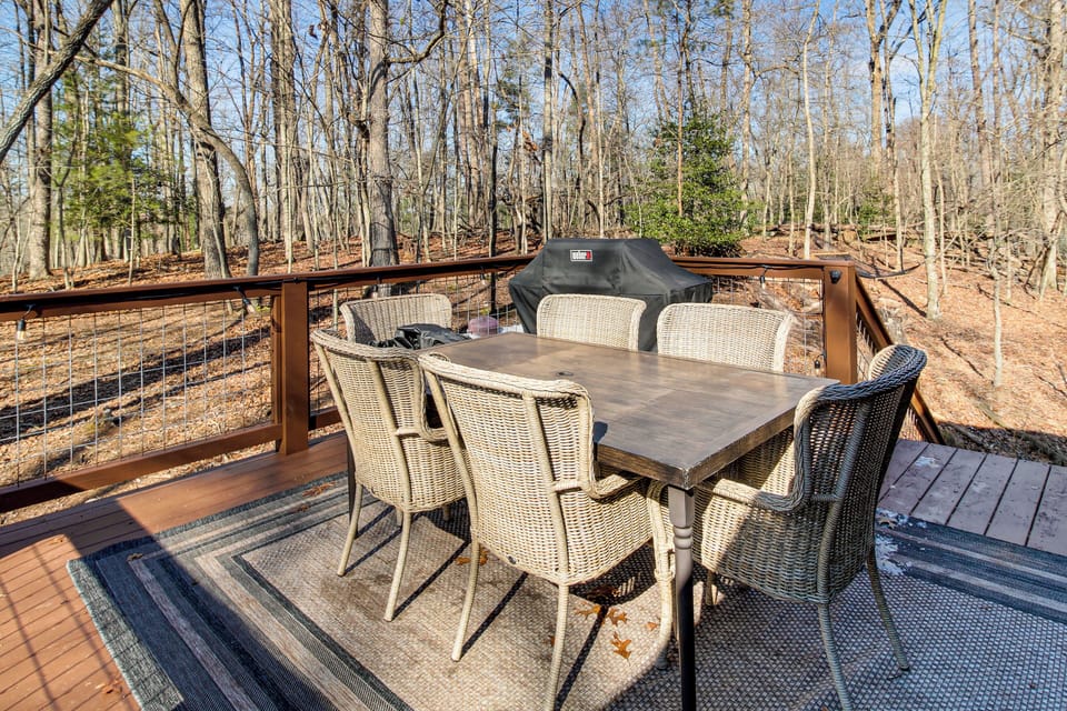Furnished Deck | Gas Grill