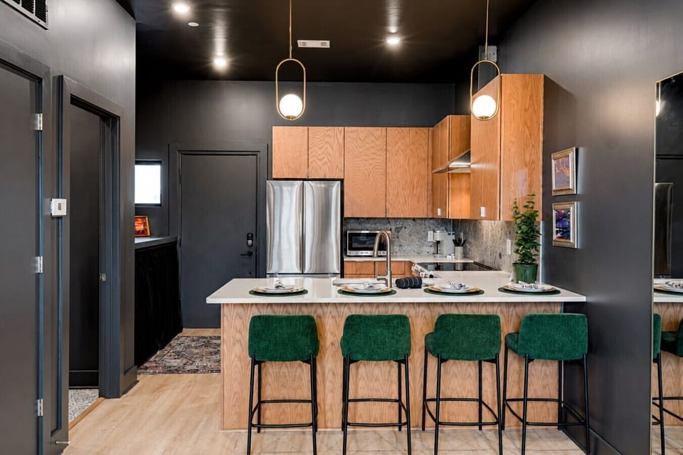 Lischey - Kitchen + Dining Area