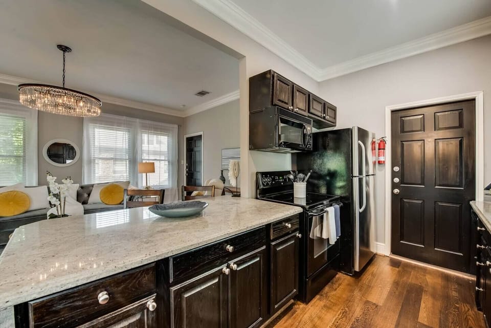 A meticulously designed kitchen with modern appliances and high-end finishes, fully equipped for all your cooking needs.