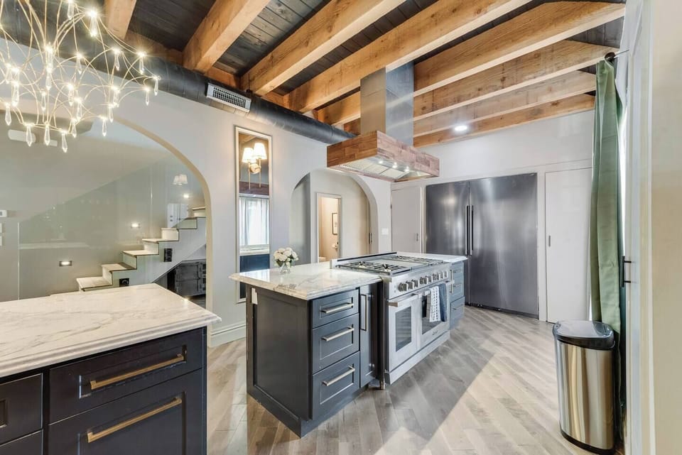 This kitchen is a true standout, featuring a double-door refrigerator/freezer with ample space for all your essentials. With plenty of storage and two elegant islands, it’s perfect for both cooking and entertaining. Fully equipped with top-of-the-line stainless steel appliances, and a chandelier that adds a touch of luxury to your culinary experience.