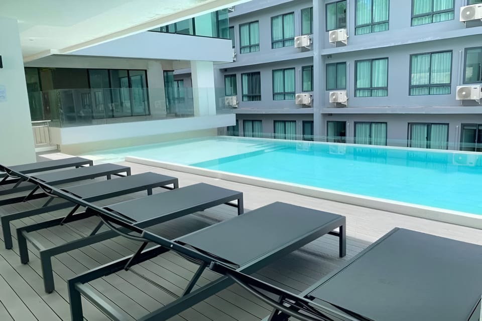 2 outdoor pools