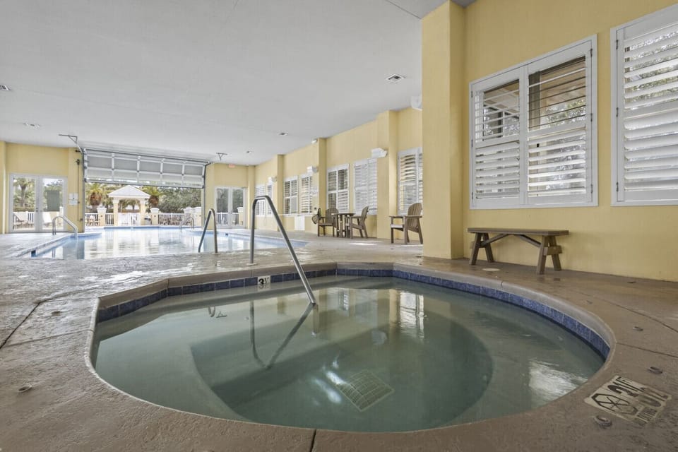 Indoor/Outdoor Swimming pool and Indoor Hot Tub