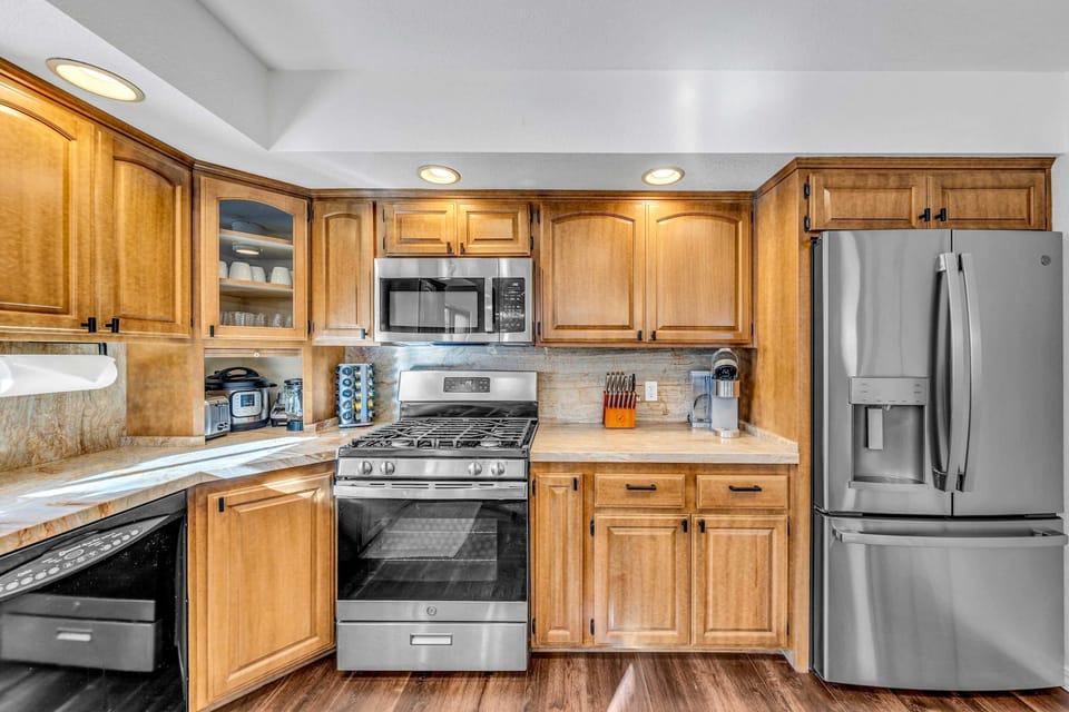 Kitchen: Keurig, Crockpot, blender, cooking utensils, tableware