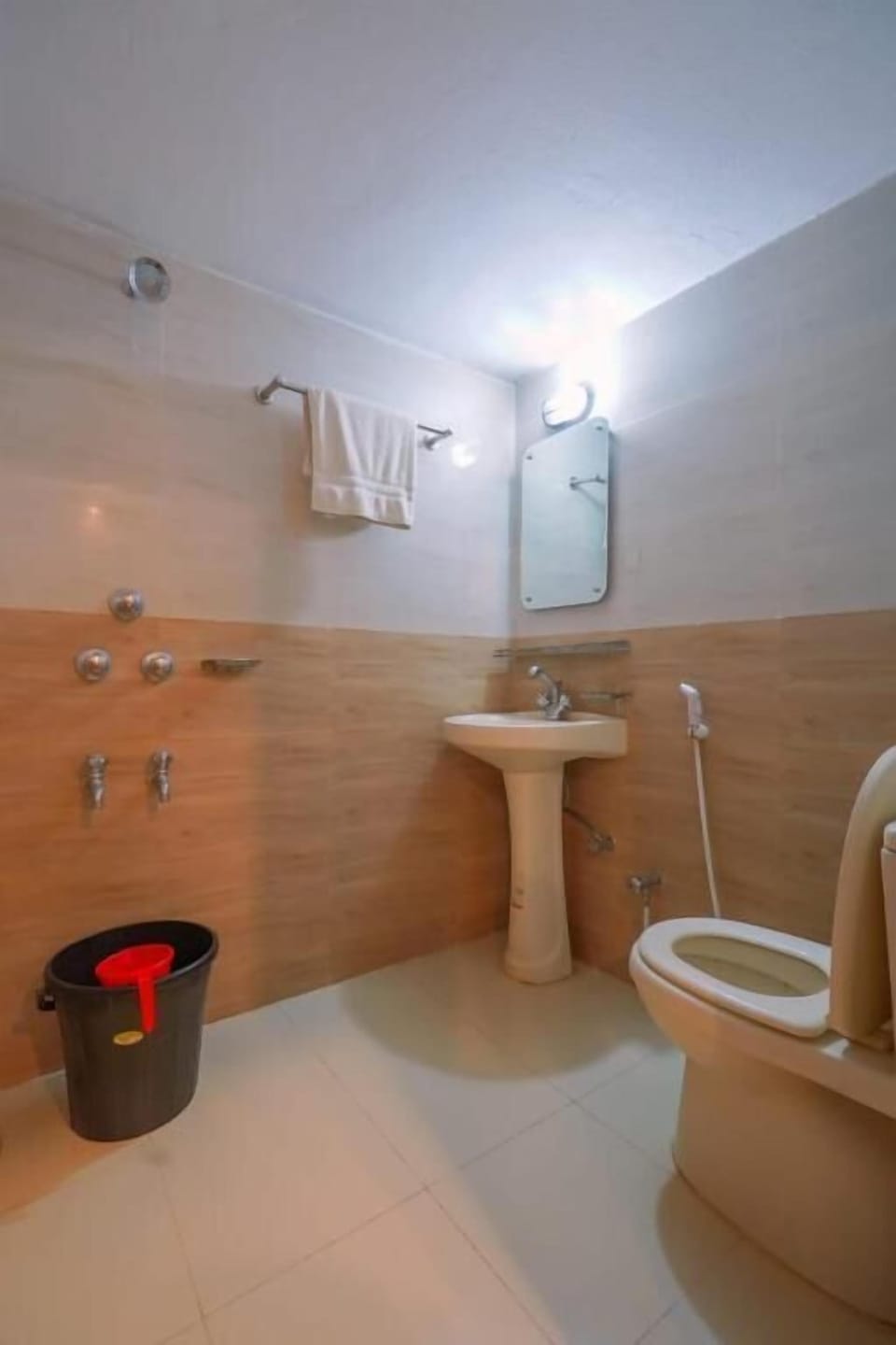 Towels, soap, shampoo, toilet paper