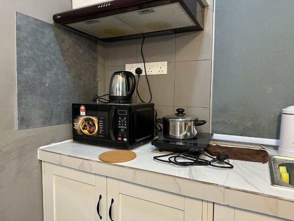 Deluxe Studio, Balcony, City View | Microwave