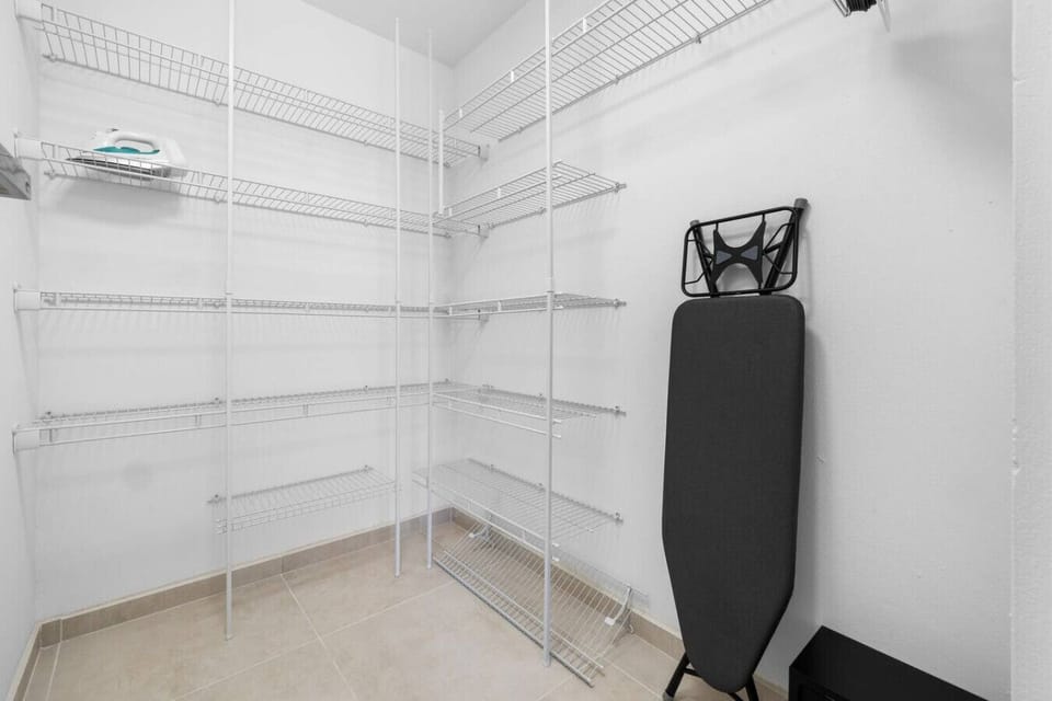 Stay organized in this spacious walk-in closet, featuring plenty of shelves for storage and room for all your essentials. With a neat, minimalist design, it’s perfect for keeping everything tidy and accessible