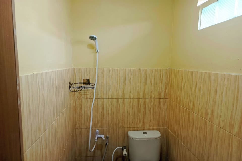 Standard Room | Bathroom | Shower, rainfall showerhead, free toiletries, towels