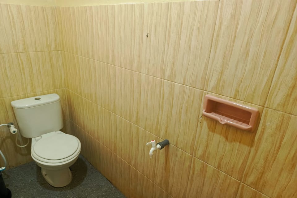 Standard Room | Bathroom | Shower, rainfall showerhead, free toiletries, towels