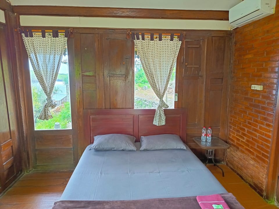 Room, Beach View | Desk, bed sheets
