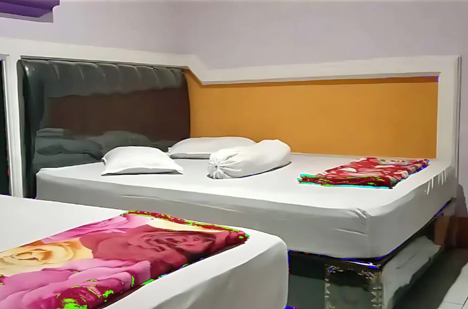 Double Room, Air conditioning | Desk, free WiFi, bed sheets