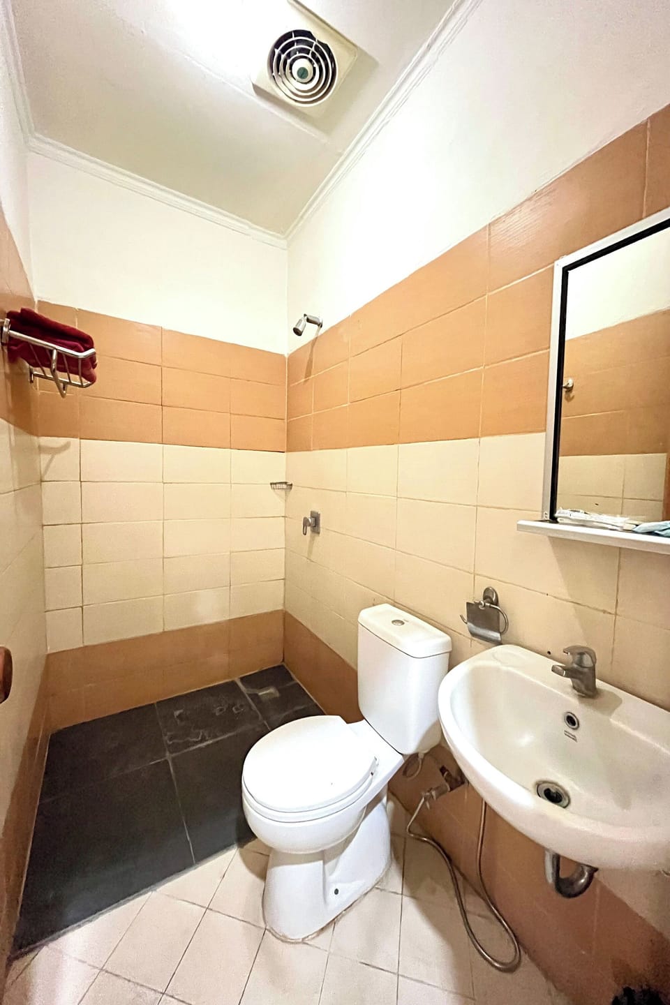 Standard Room | Bathroom | Shower, rainfall showerhead, free toiletries, towels